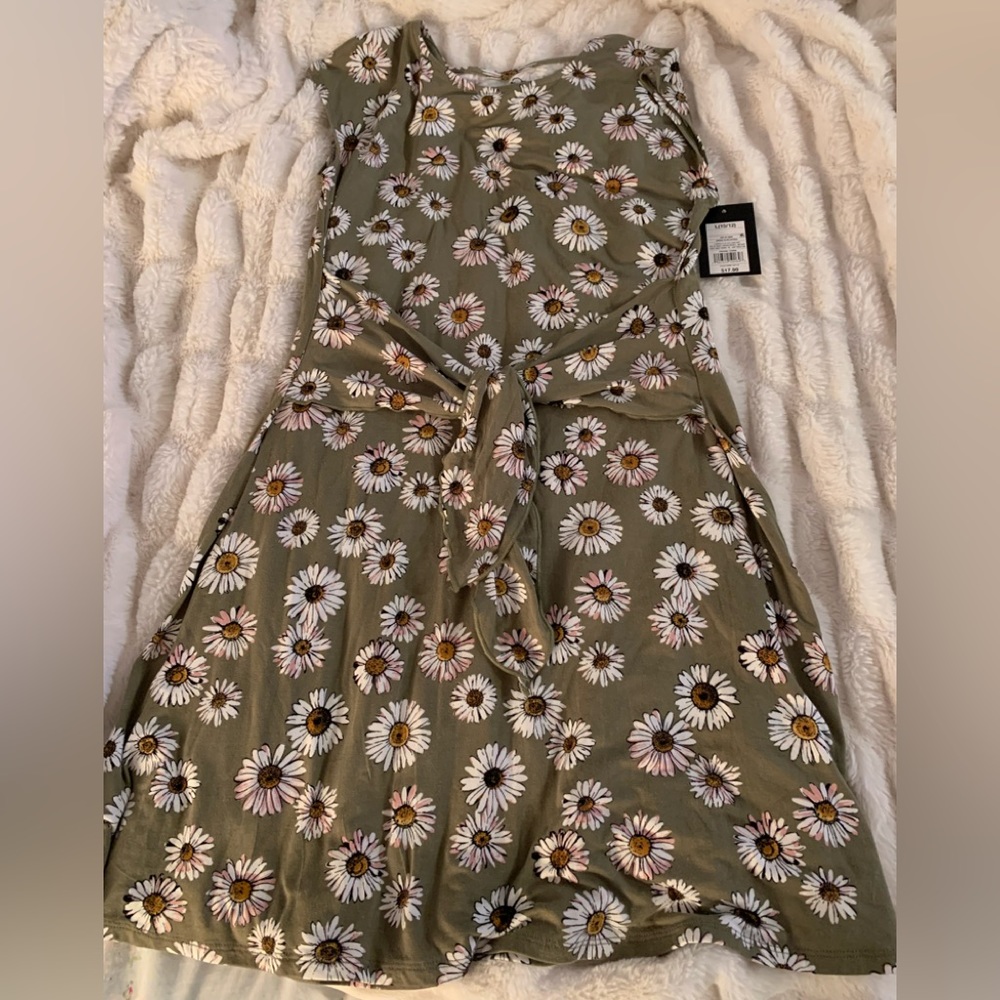 L (10/12) Olive green daisy dress with wrap belt